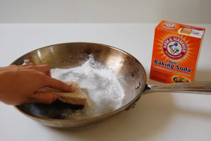 Baking soda là nguyên liệu giúp bạn tẩy vết bẩn hiệu quả, nhanh chóng
