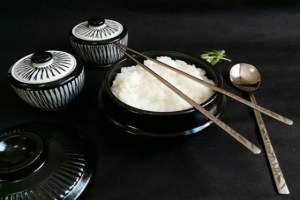 Người Hàn Quốc dùng đũa kim loại thay vì tre hay gỗ