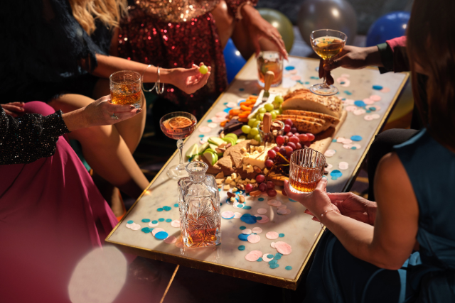 Mùa tiệc tùng cuối năm, việc xử lý thức ăn thừa thông minh cũng là cách tiết kiệm đáng kể