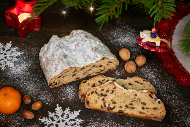 Stollen là món bánh Giáng sinh truyền thống của Đức