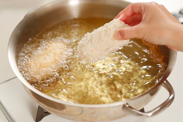 Nhiệt độ ổn định giúp món chiên chín đều, giòn bên ngoài mà không cần quá nhiều dầu.