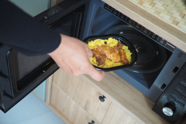 Lò vi sóng thường giữ nhiều dưỡng chất hơn so với nấu truyền thống