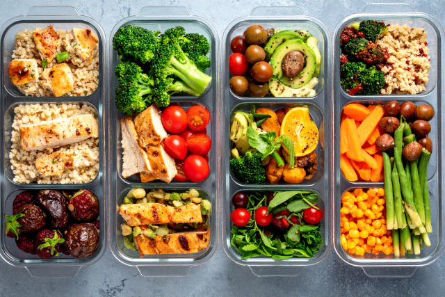 Chuẩn bị sẵn nguyên liệu vào cuối tuần hoặc buổi tối trước ngày nấu để bạn đỡ mệt hơn 